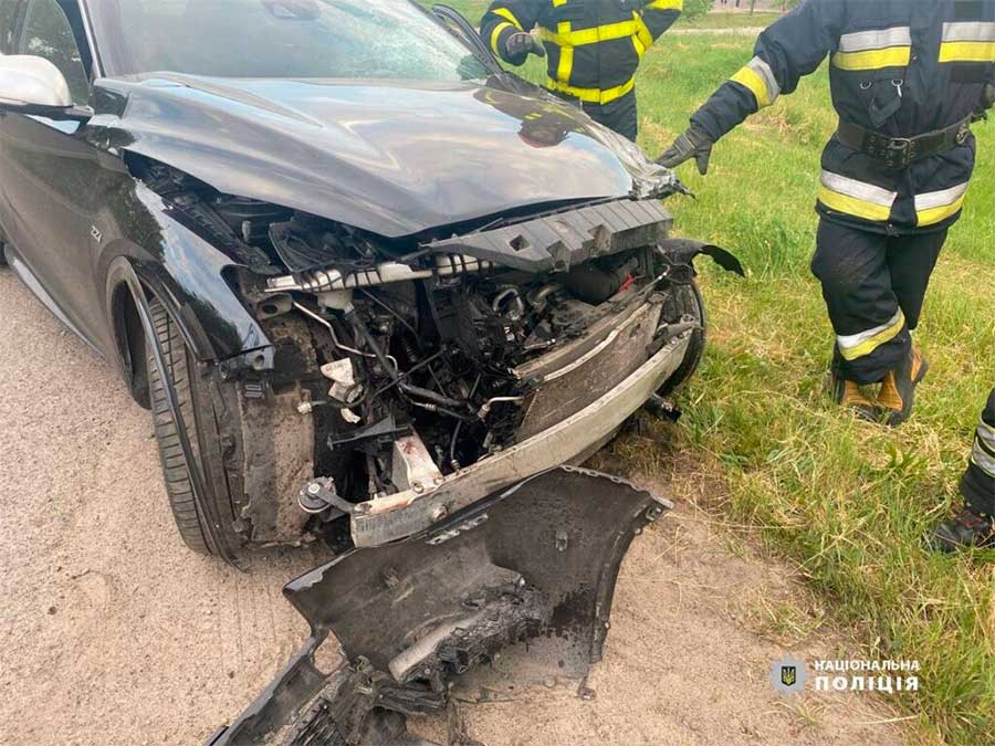 Infiniti після аварії у Червоній Слободі