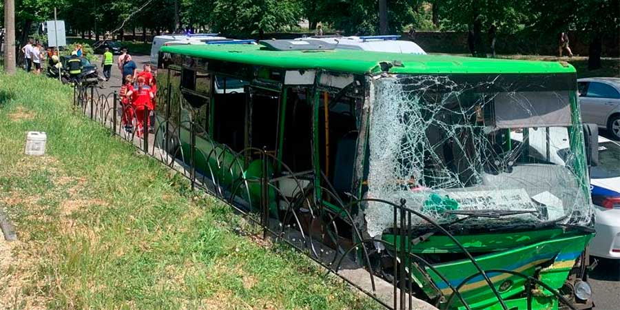 Маршрутка після ДТП у Черкасах
