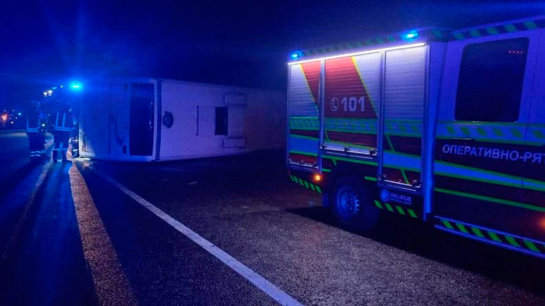Автобус після ДТП у селі Доброводи