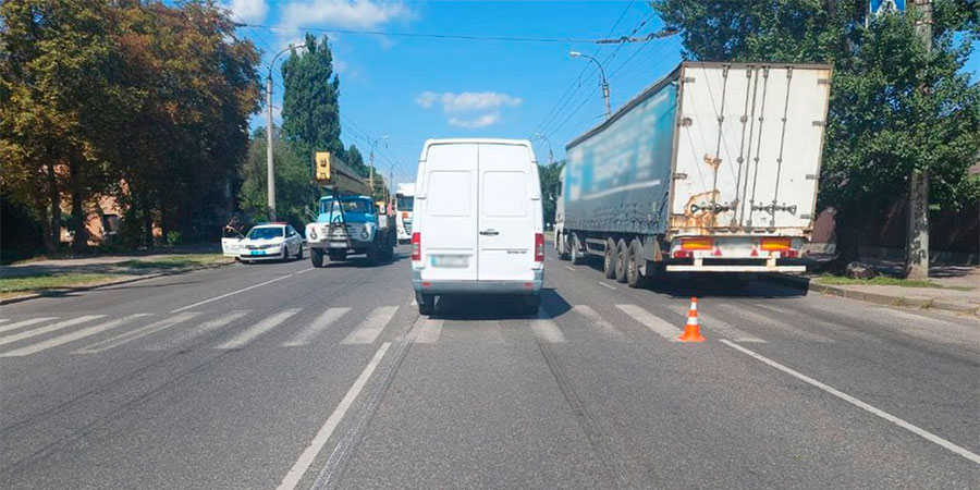 Mercedes збив жінку на пішоходному переході