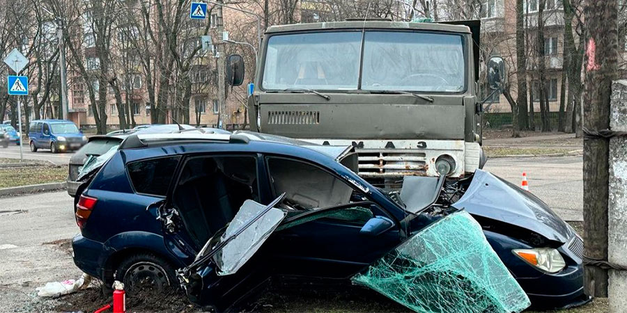 ДТП між вантажівкою КамАЗ та легковиком у Черкасах