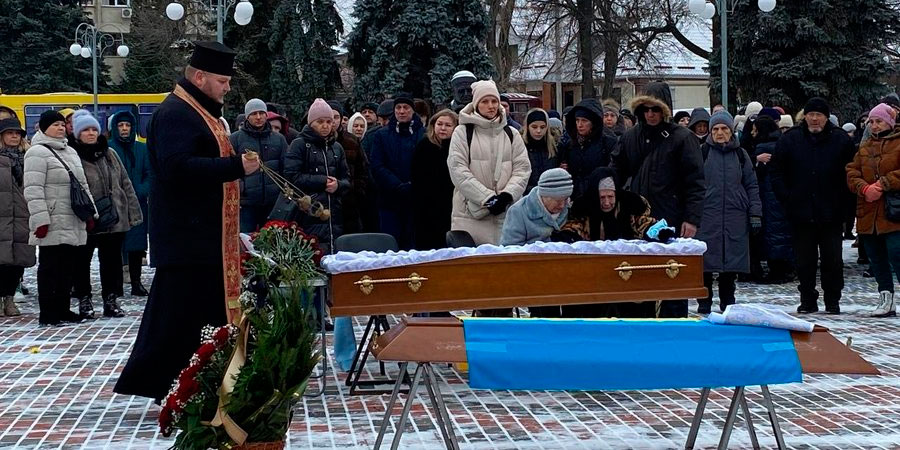 Прощання із загиблим захисником Дмитром Матвієнком