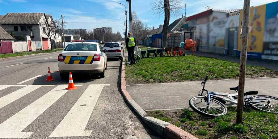 Аварія між авто та велосипедистом у Черкасах на вулиці Надпільній