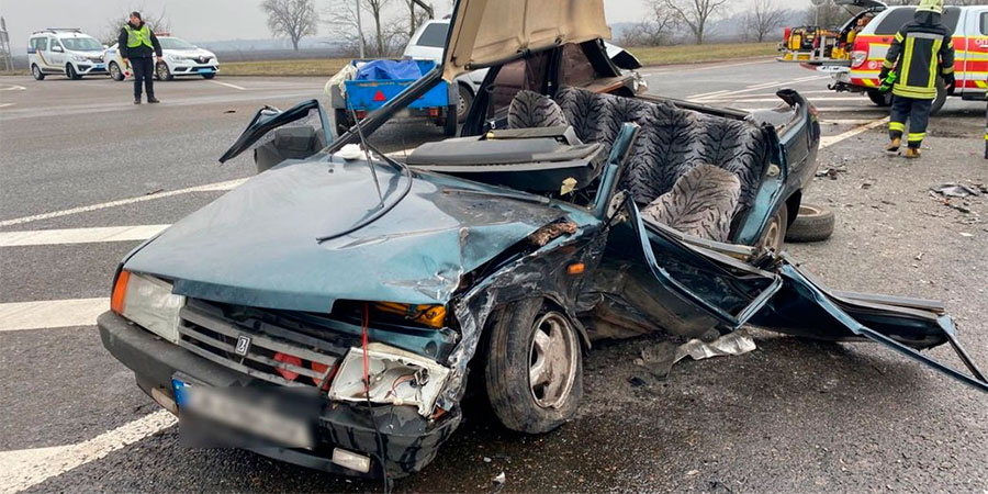 Автомобіль ВАЗ після ДТП поблизу села Нова Дмитрівка
