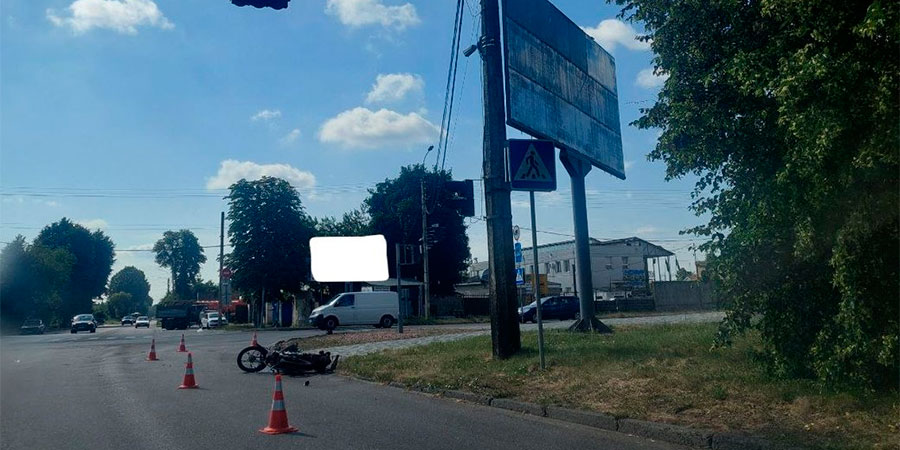 Мотоцикл на місці аварії у Черкасах