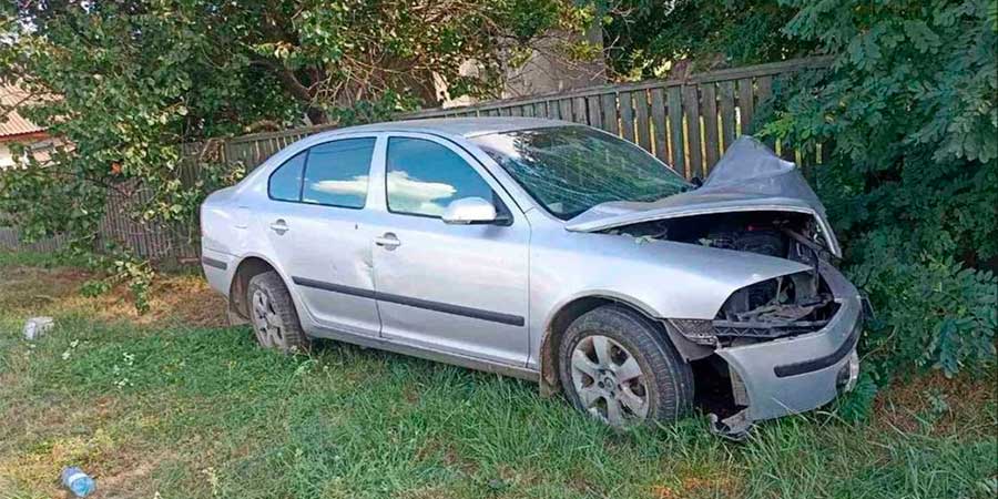 Авто після ДТП у селі Орловець