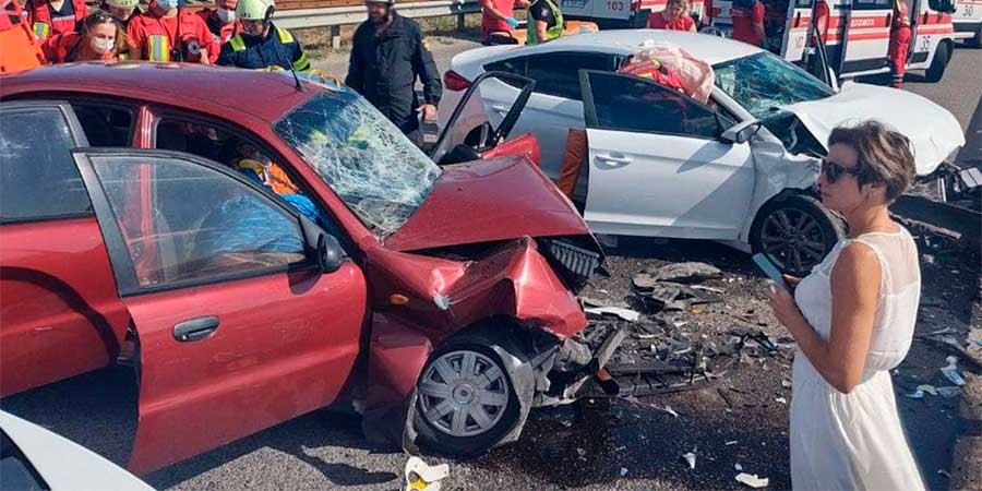 Daewoo Lanos та Hyundai Elantra після ДТП на черкаській дамбі