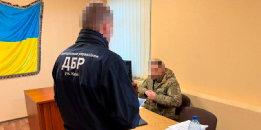 Командиру повідомляють про підозру