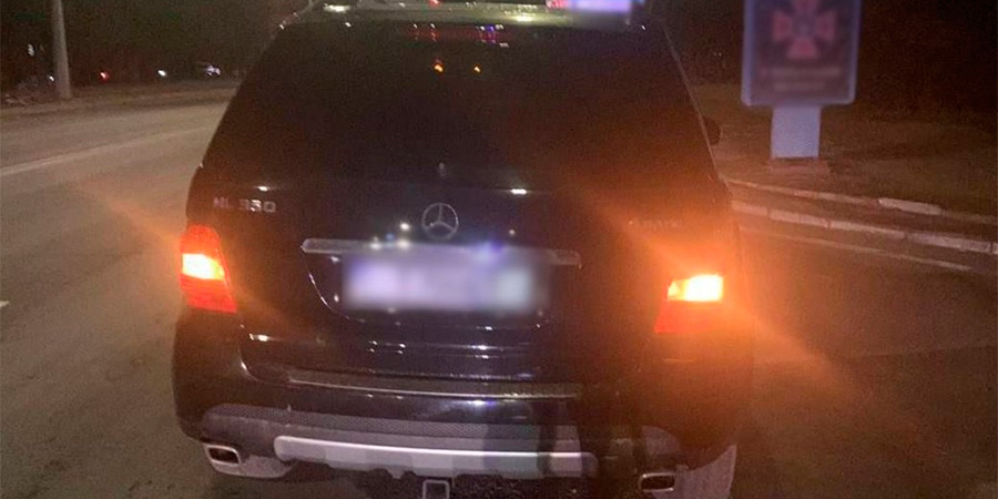 Mercedes-Benz ML 350 після наїзду на пішохода у Черкасах