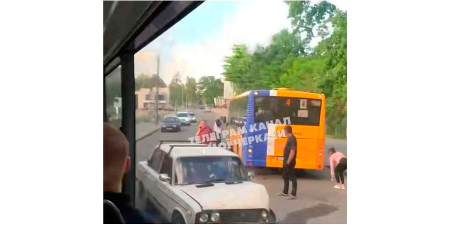 ДТП за участі маршрутки та автомобіля ВАЗ у Черкасах