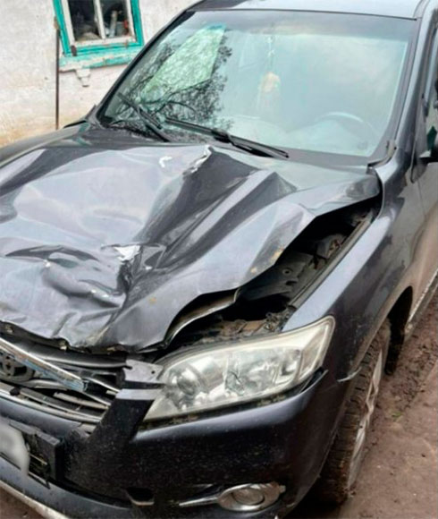Toyota RAV4 після наїзду на чоловіка у селі Дзензелівка