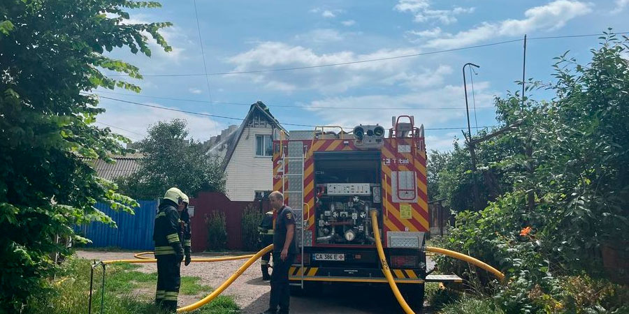 Пожежники на викликі - пожежа на у Черкасах на вулиці Байди Вишневецького