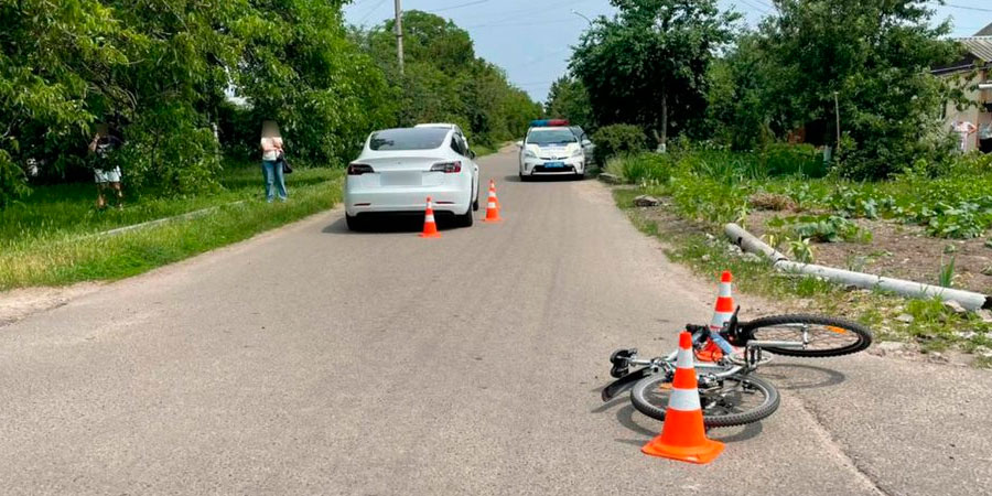 У Черкасах Tesla збила велосипедиста