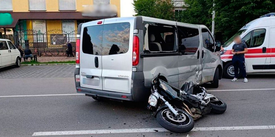 ДТП у Чорнобаї між автомобілем Opel Vivaro та мотоциклом Suzuki GSR 400
