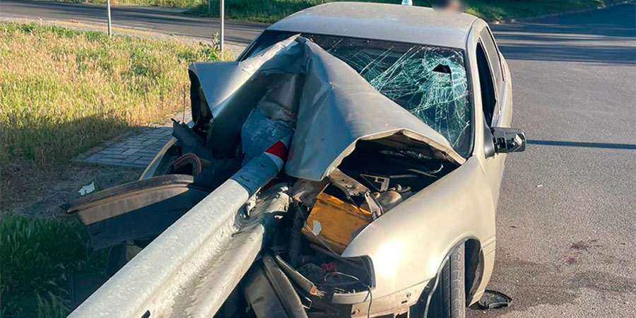 У Смілі автомобіль Opel в'їхав у відбійник