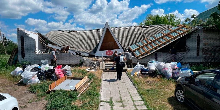Зруйнований непогодою магазин у селі Матусів