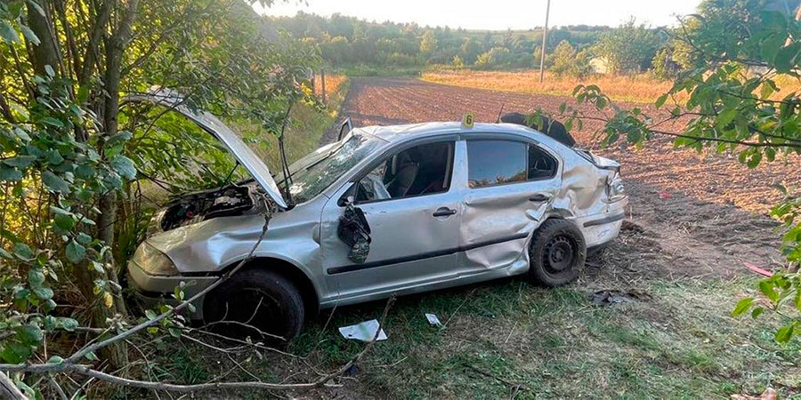 Skoda Octavia після ДТП у селі Листвина