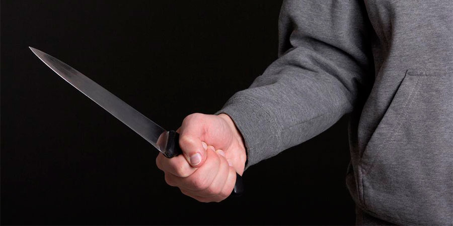 Ніж у руці