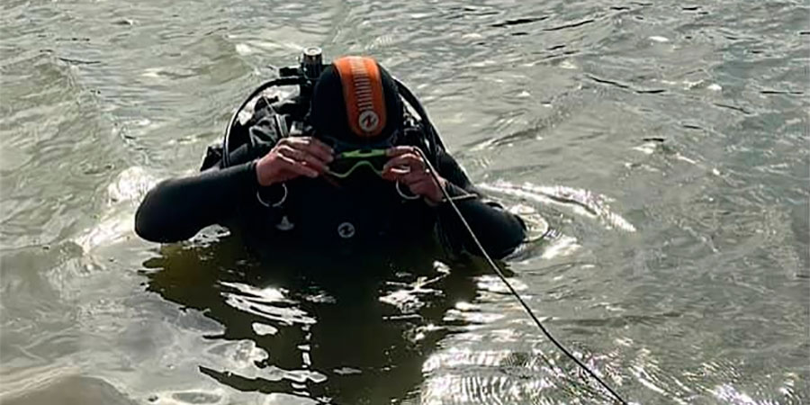 Водолаз шукає тіло у селі Балаклея