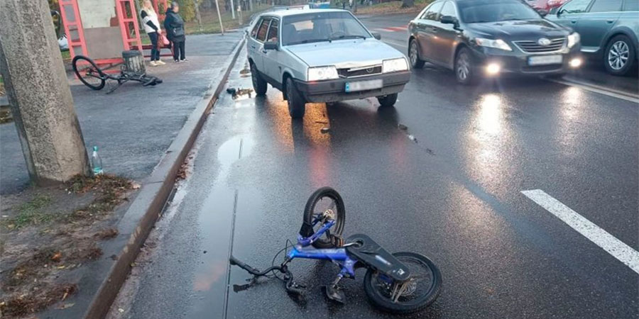 Автомобіль ВАЗ-21093 наїхав на 4-річного велосипедиста у Черкасах
