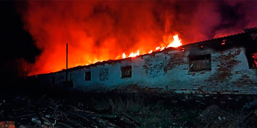 Горить ферма