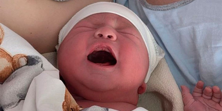 Новонароджений хлопчик вагою 5065 грамів