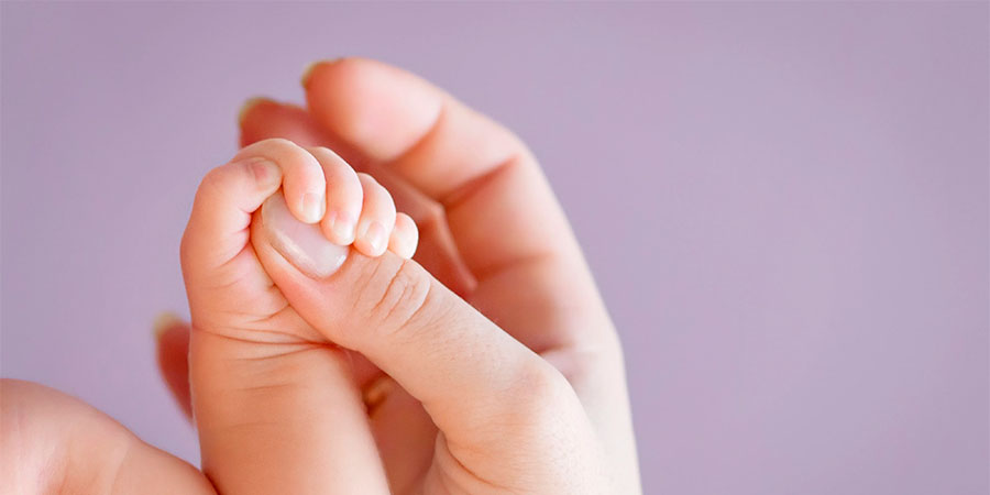 Рука новонародженого