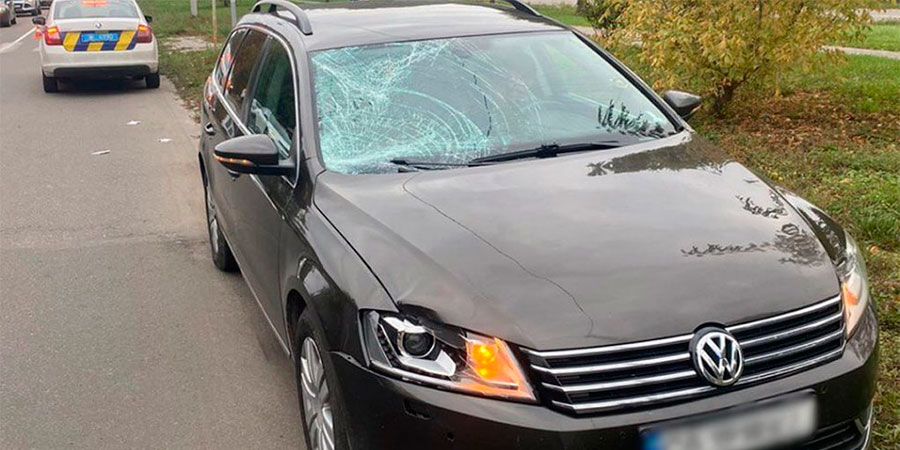 Volkswagen Passat після наїзду на пішохода у Черкасах