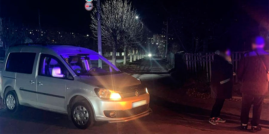 Volkswagen Caddy після наїзду на пішохода у м. Тальне