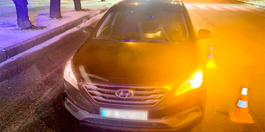 Hyundai Sonata після наїзду на жінку у Черкасах