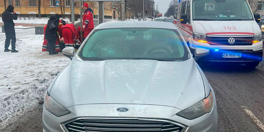 Ford Fusion після наїзду на юнака у Черкасах