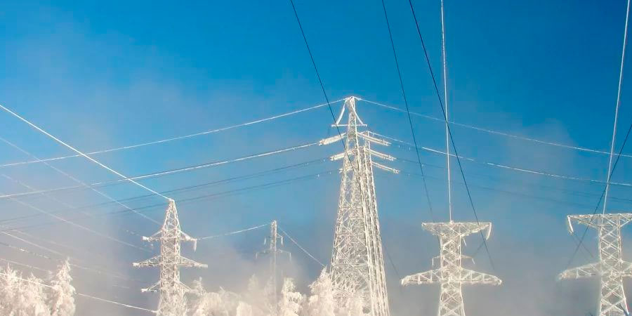Лінії електропередач зимою