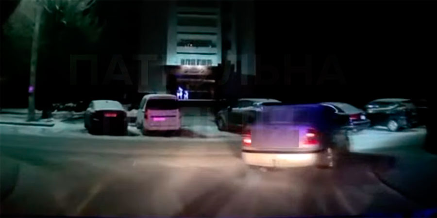 Skoda тікає від патруля у Черкасах