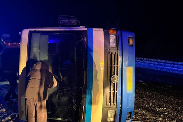 Біля села Подібна перекинувся рейсовий автобус