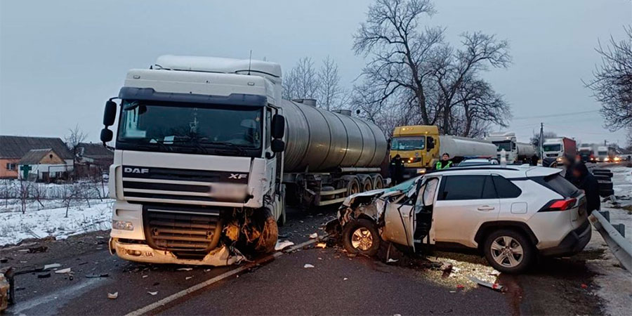 ДТП у селі Мошни між Toyota RAV4 та вантажівкою DAF XF