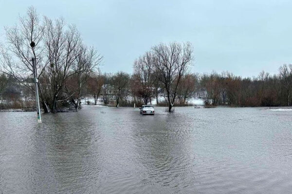 Річка Вись вийшла із берегів між селами Потоки та Надлак