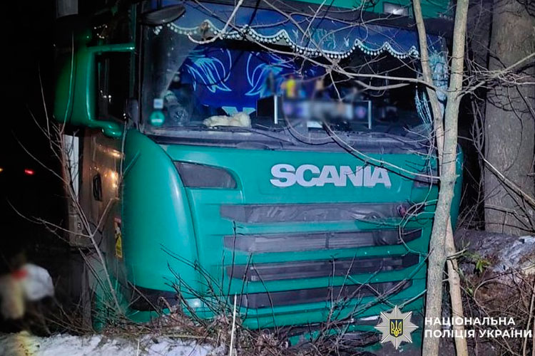 Вантажівка Scania після ДТП біля Умані