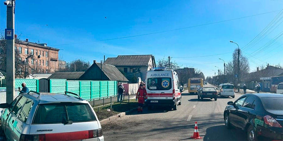 ДТП у Черкасах на перехресті вулиці Надпільної з вулицею Чехова