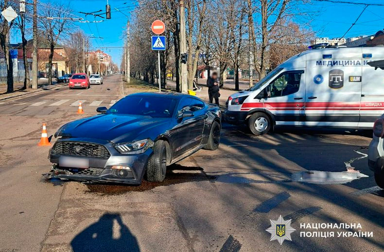 Ford Mustang після смертельної аварії у Черкасах
