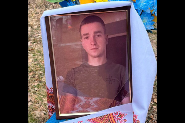 У селі Тіньки поховали захисника Віталія Заіку