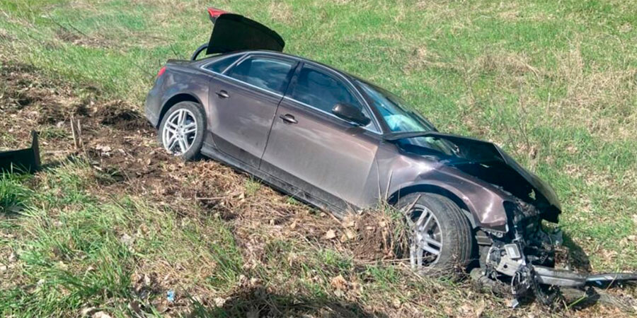 Audi A4 після ДТП у селі Доброводи