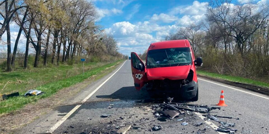 Renault Master після аварії у селі Доброводи