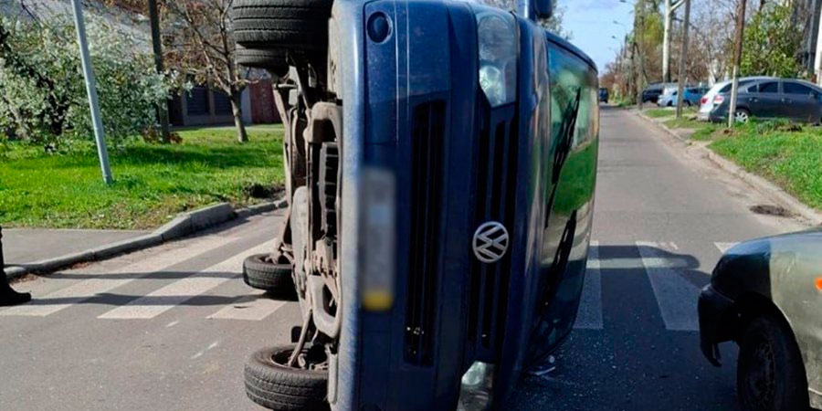 Volkswagen Transporter після аварії у Черкасах