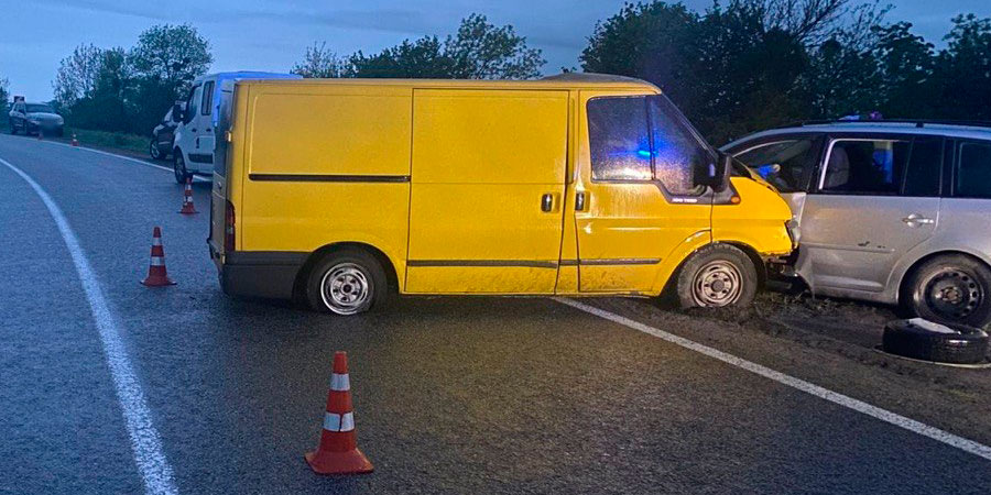 ДТП між Ford Transit та Volkswagen Touran у Черкасах