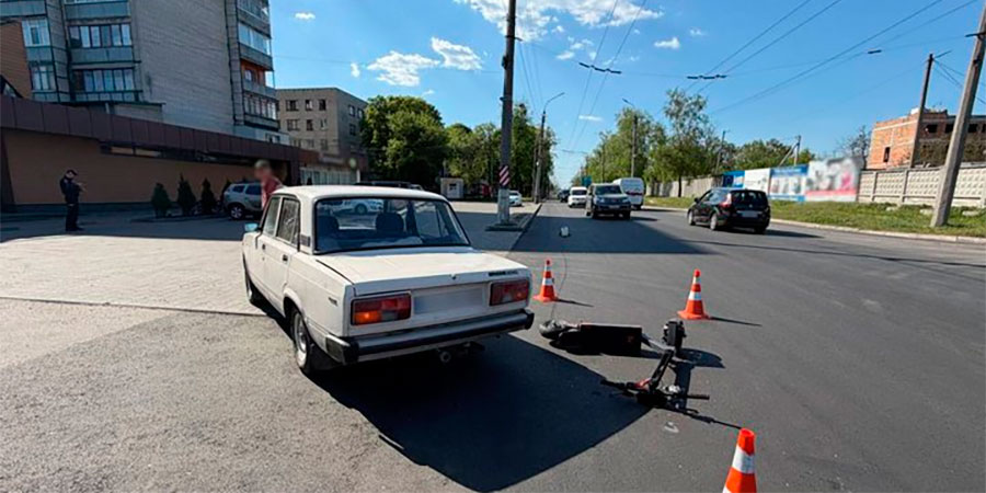 ДТП у Черкасах між автомобілем ВАЗ-2107 та електросамокатом