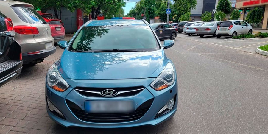 Hyundai після наїзду на жінку у Черкасах