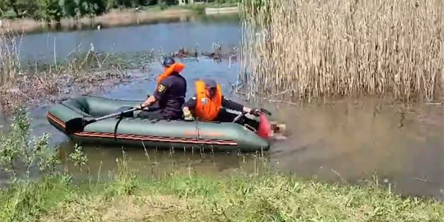 Рятувальники дістали із ставка тіло хлопця