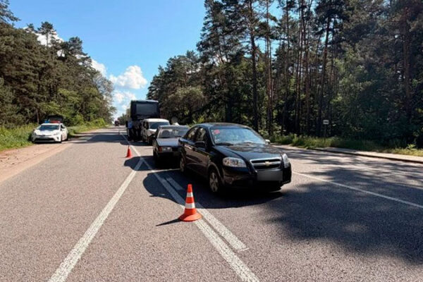 Біля села Благодатне сталося ДТП за участі автобуса та 3 авто