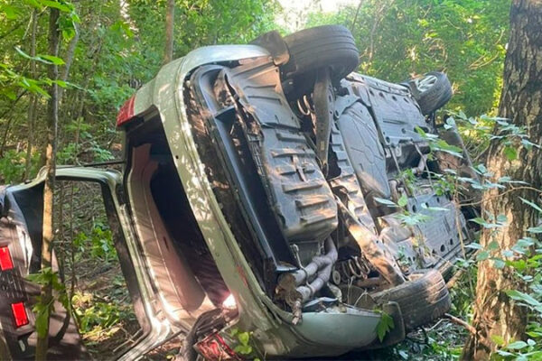 У селі Деньги автомобіль злетів у кювет