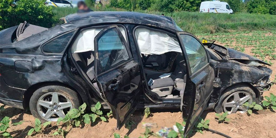 Volvo S40 після ДТП у селі Орловець
